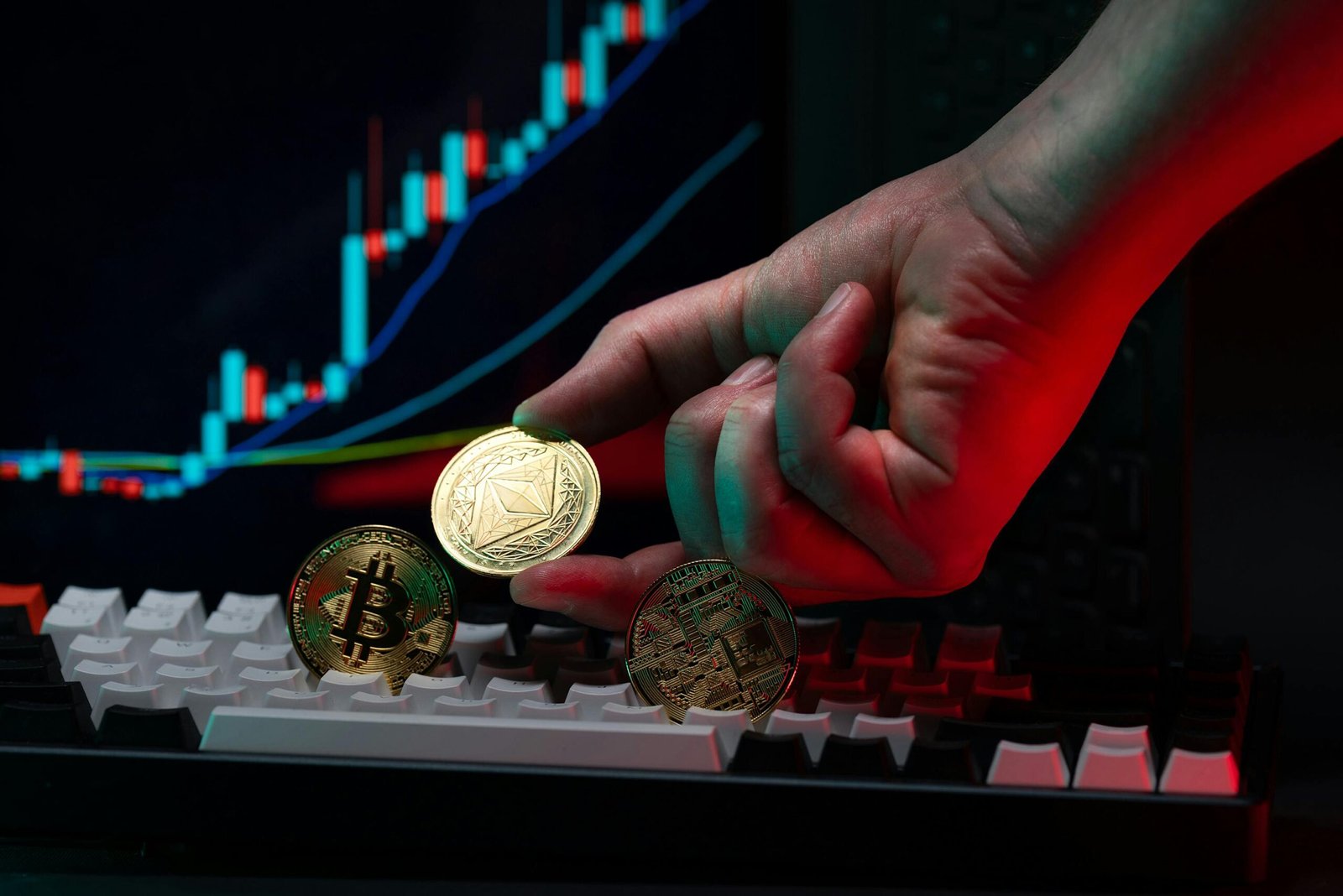 Tangan Memegang Koin Ethereum Mata Uang Crypto
